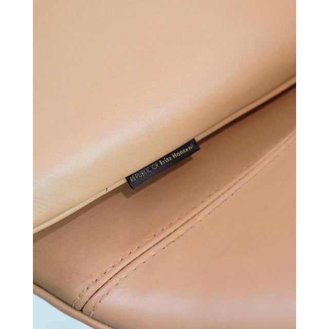 Model 3316 Egg Chair by Arne Jacobsen for Fritz Hansen, 2010s For Sale - Image 3 of 13