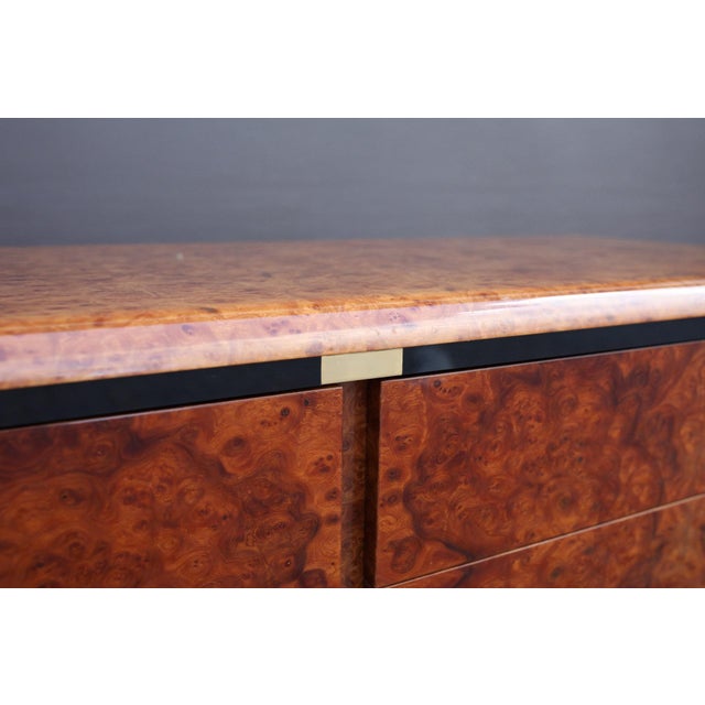 Brown Italian Credenza in High Gloss Burl and Brass, Italy - 1970's For Sale - Image 8 of 12