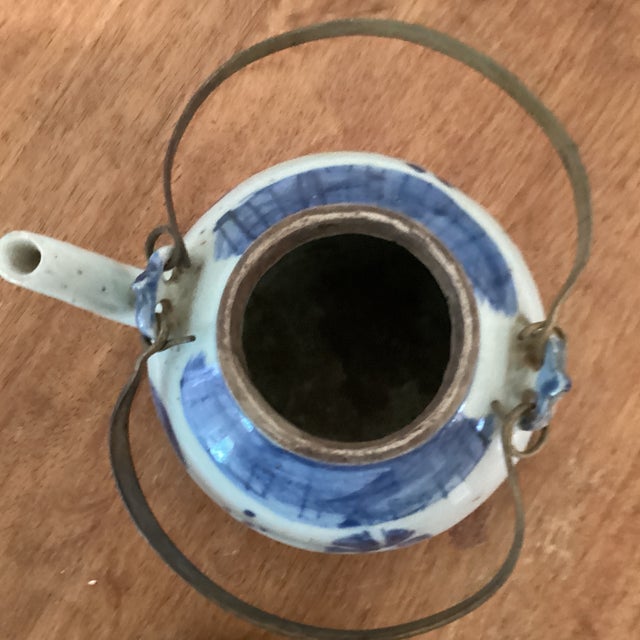 Antique Chinese Blue & White Porcelain Glazed Teapot W/Wire Bail Handles Surguch Stamp Wood Base For Sale - Image 4 of 12