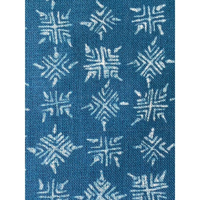 1 yard Schuyler Samperton Textiles Firefly DESIGN: FIREFLY CONTENT: 100% LINEN LINEN WIDTH: 57” REPEAT: 7 1⁄8″H x 8 1⁄4″V