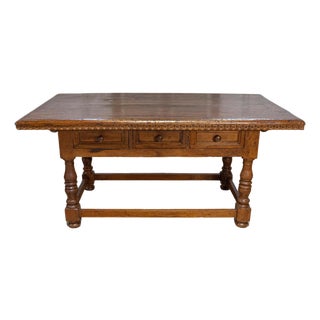 Tuscan 1790s Walnut Refectory Table with Carved Scoop Motifs and Turned Legs For Sale