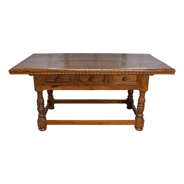 Tuscan 1790s Walnut Refectory Table with Carved Scoop Motifs and Turned Legs For Sale