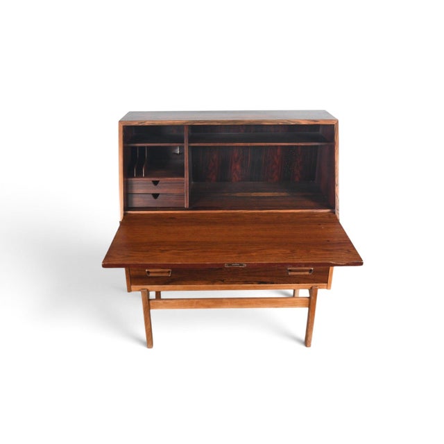 This secretary desk, Model 68, was designed by Arne Wahl Iversen and produced by Vinde Møbelfabrik in Denmark during the...