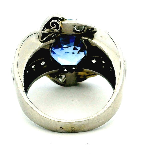 Ink Blue 1980s Paul Matthews Victorian Revival Platinum Ring With Gia Certified 6.67ct Ceylon Sapphire & Diamonds, Size 6.5 For Sale - Image 8 of 17