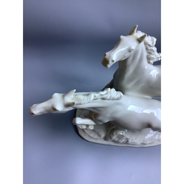 Vintage 60s Hutschenreuther Germany Porcelain Galloping Stallion Horses Lg Statue Sculpture For Sale In New York - Image 6 of 14