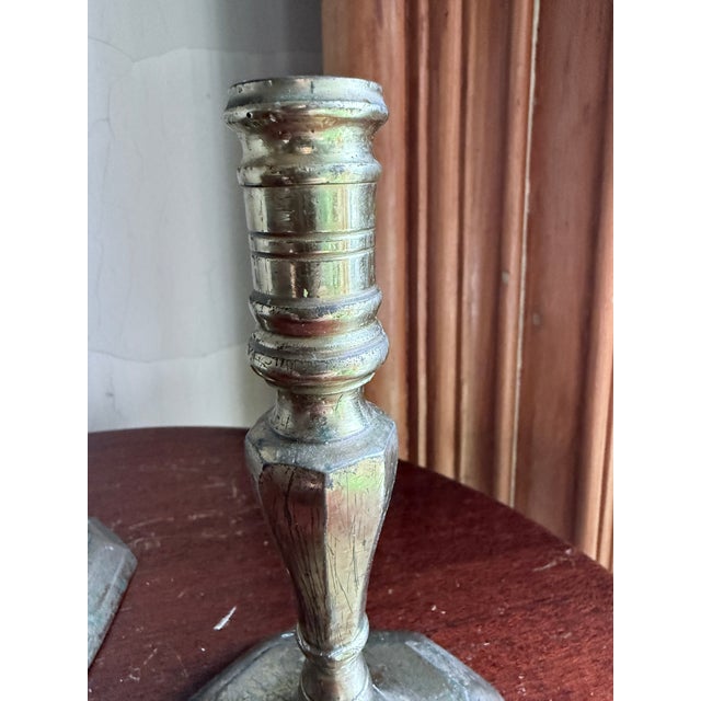 Vintage, Mid-Century Brass Colonial Revival Candlestick Holders For Sale In New York - Image 6 of 10