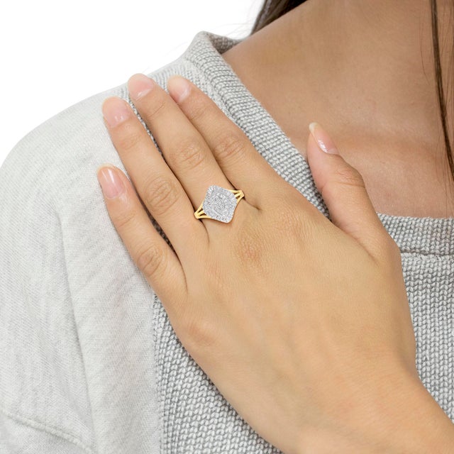 10K Yellow Gold Diamond Cocktail Ring (1/2 Cttw, J-K Color, I2-I3 Clarity) - Size 8 For Sale In New York - Image 6 of 7