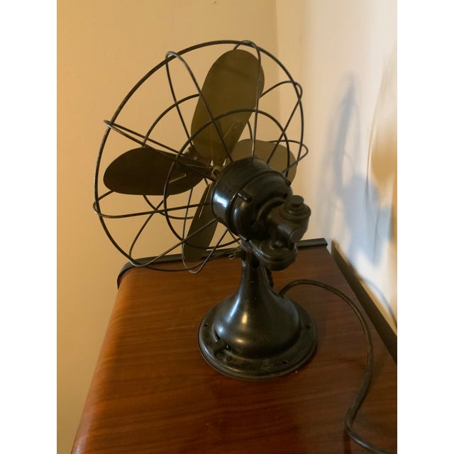 Brass Rare 1930s Art Deco Westinghouse “Debon-Aire” Oscillating Desk Electric Fan - Fully Functional For Sale - Image 8 of 8