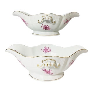 Chinese Bouquet Raspberry Porcelain Gravy Boats from Herend Hungary, Set of 2 For Sale