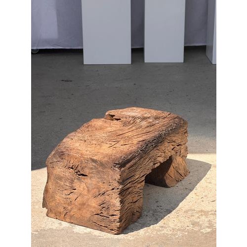 Small stool stool in solid old organic teak. Height: 20cm; Width: 47.5cm; Depth: 26cm; Weight: 13kg. Original and raw...