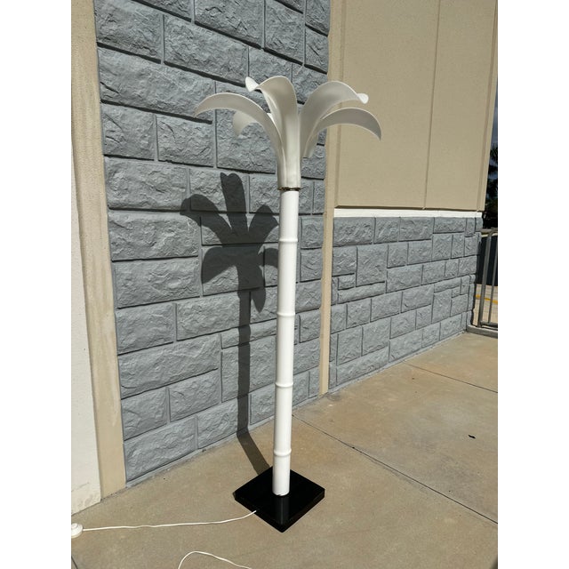Archizoom Associati 1980s Glamorous Hollywood Regency White Palm Tree Floor Lamp in the Style of Dario Bartolini For Sale - Image 4 of 15