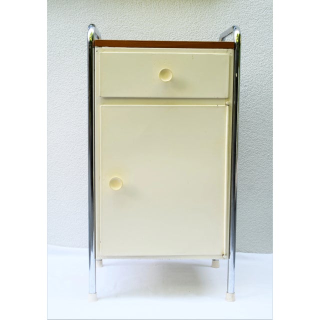 Medicine cabinet made of sheet steel. Good original condition.