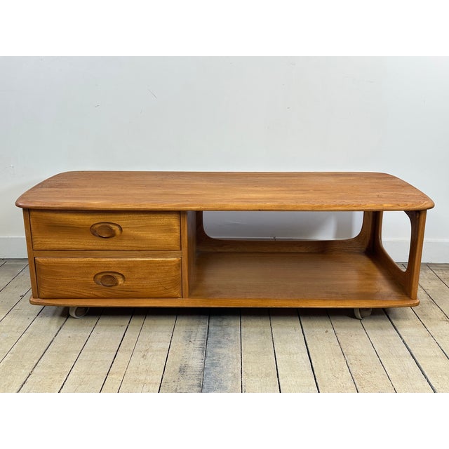 Ercol Minerva Coffee Table in Elm from Lucian Ercolani, 1980s For Sale - Image 13 of 13