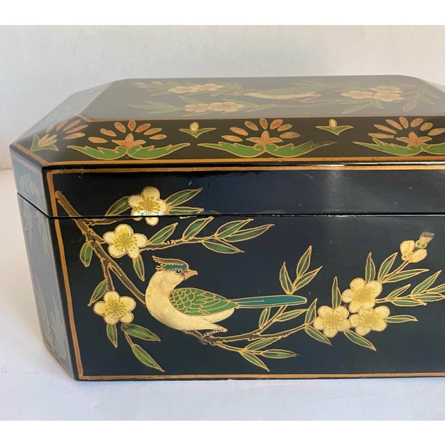 Late 20th Century Vintage Chinoiserie Faceted Black Lacquer Bird and Blossom Jewel Box For Sale - Image 5 of 12