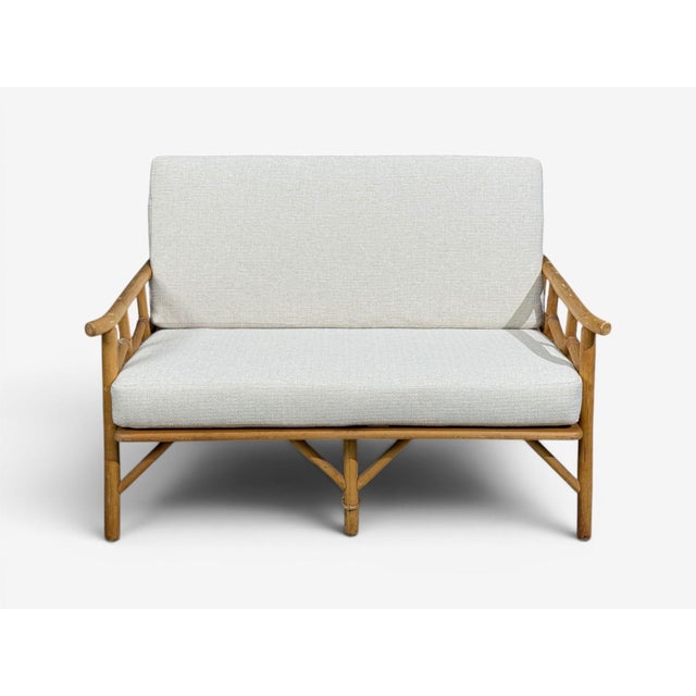 Ficks Reed, American Mid-Century Modern, Two Seater Sofa or Settee, Bamboo, Cane, White Fabric, USA, 1950s A bamboo settes...
