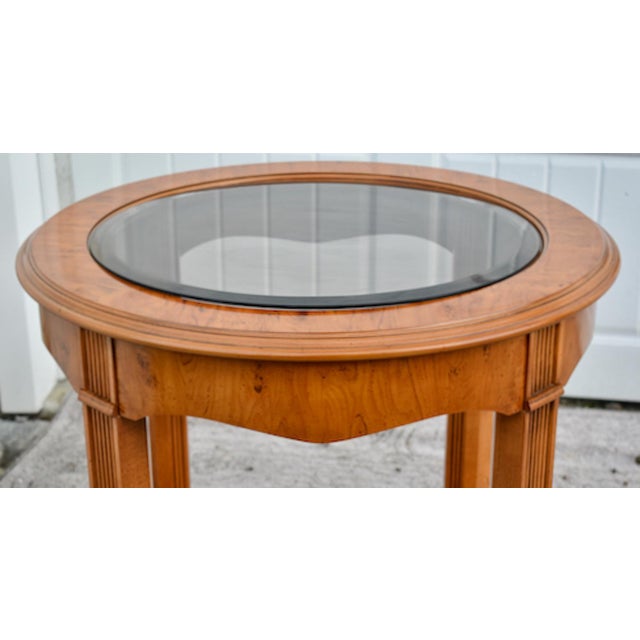 Drexel Heritage Yew Wood End Table Vintage Regency Burl Round Side Glass Top 24” For Sale In Philadelphia - Image 6 of 13