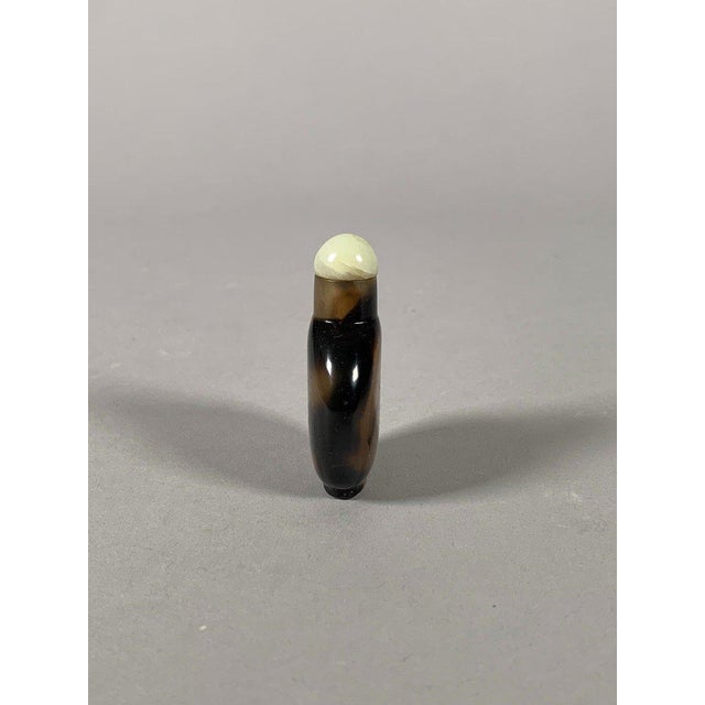 19th Century Chinese 19th Century Brown Agate Snuffbox with Black Veins For Sale - Image 5 of 9