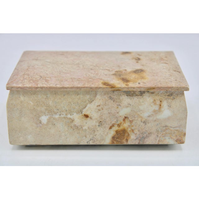 A superb vintage stone box with lid. It is in excellent condition. Lovely coloration and striations.