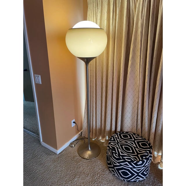 1970s 1970s Postmodern Tulip Base "Bud Grande" Flash Floor Lamp by Harvey Guzzini for Meblo For Sale - Image 5 of 11