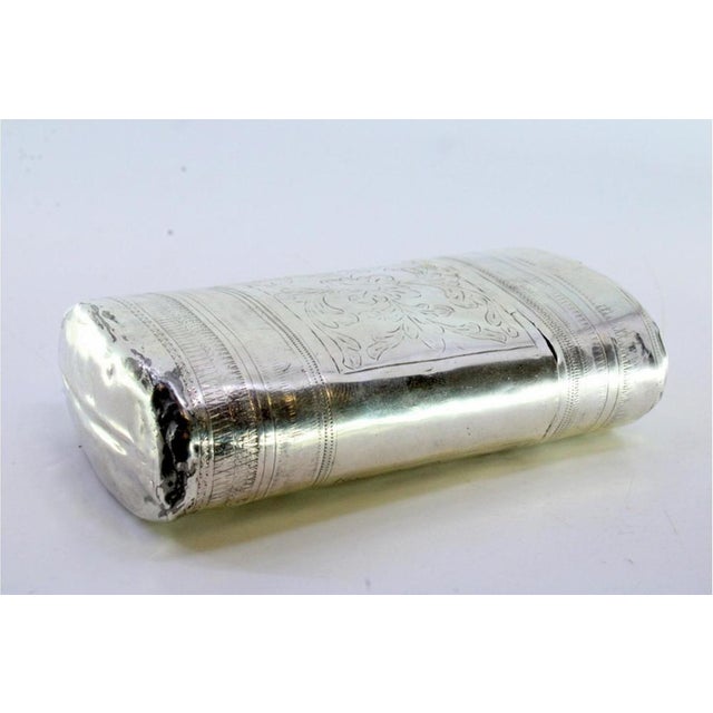 Silver Cigar Case with Engraved Wreaths For Sale - Image 6 of 8