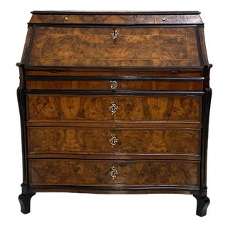 Antique Chest of Drawers in Walnut For Sale