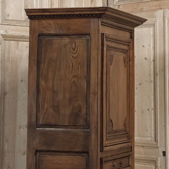 18th Century Country French Louis XIV Period Oak Bonnetiere For Sale - Image 12 of 18