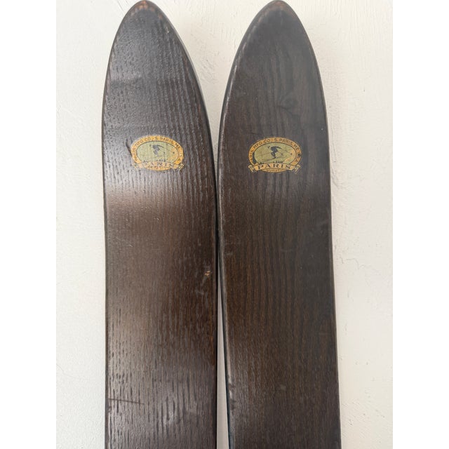 1940s Antique Paris Mfg. Co. Wooden Skis – South Paris, Maine – Vintage Downhill Skis With Original Metal Bindings – Rustic Ski Lodge Wall Decor For Sale - Image 5 of 16