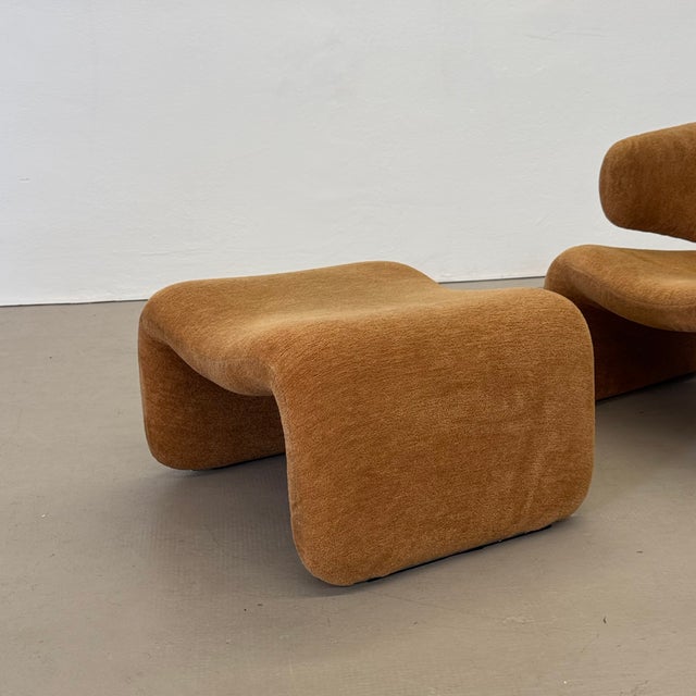 Mid-Century Modern Set of Djinn Lounge Chair and Ottoman Olivier Mourgue for Airborne, 1960s, Set of 2 For Sale - Image 3 of 9