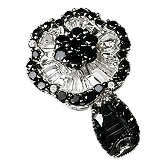 Late 20th Century Size 7 14K White Gold Black Diamond Floral Flower Ring For Sale