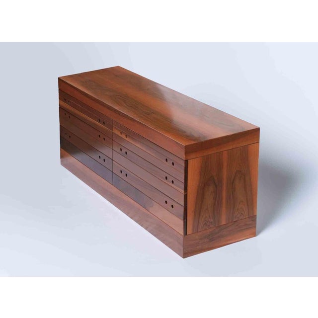 Walnut wood, with clean and minimalistic lines. Probably by brazilian manufacture of the 1960s. Very good condition.