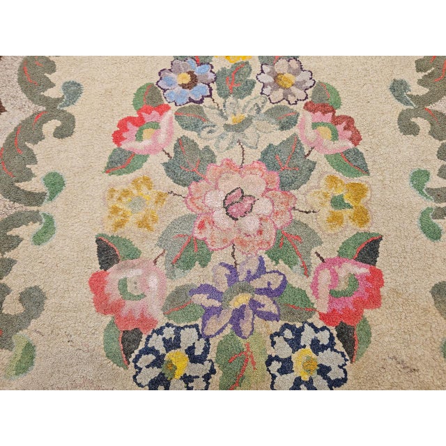Vintage American Hand Hooked Rug, Wool & Cotton, Floral Pattern, Folk Art Tapestry, 3x5 For Sale - Image 14 of 15