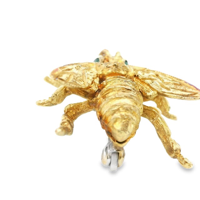 1980s 14k Yellow Gold & Emerald Bee Brooch For Sale - Image 4 of 13