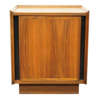 Dillingham Furniture Mid Century Danish Modern 19" Cabinet Nightstand For Sale