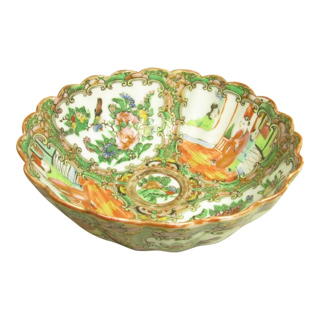 Chinese Rose Medallion Porcelain Dish For Sale