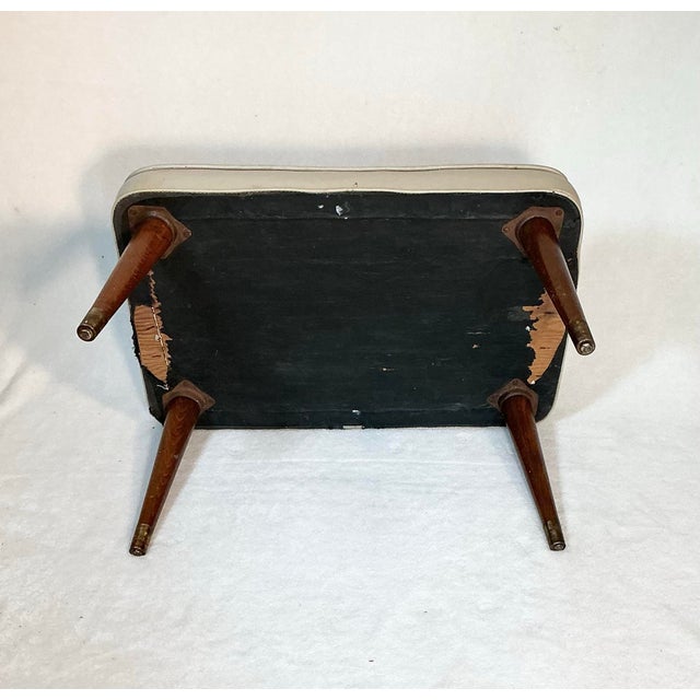 Vintage 50s Mid-Century Modern Ottoman Footstool Bench Off White Vinyl For Sale In Greenville, SC - Image 6 of 11