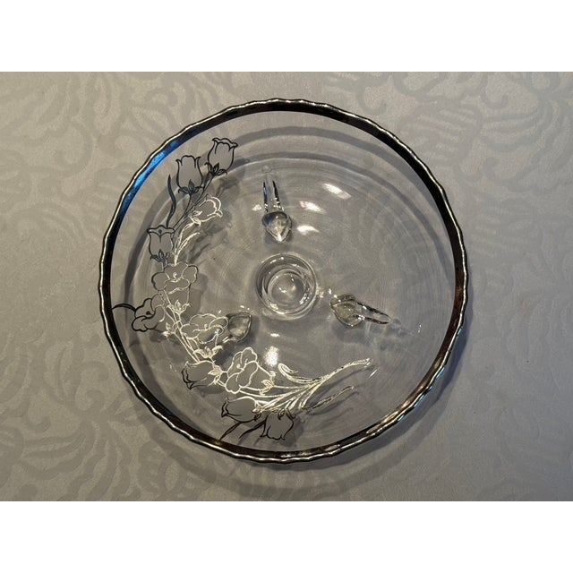 A beautiful mid-century vintage elegant glass candy dish / tidbit bowl manufactured by the Silver City Glass Company...
