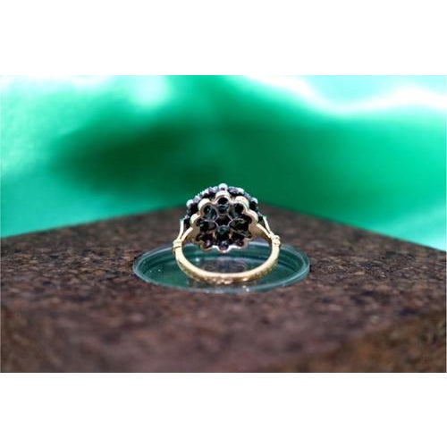 Gold and Silver Ring with Inlaid Zirconias and Flower-Shaped Reliefs For Sale - Image 5 of 10