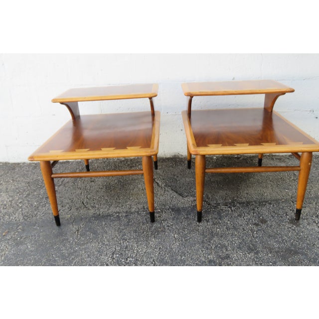 Wood Lane Acclaim Mid Century Modern Two Tiers Side End Lamp Tables a Pair 5967 For Sale - Image 7 of 12