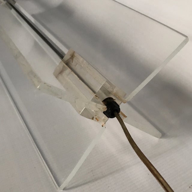 1970s Vintage Lucite Table Lamp For Sale - Image 5 of 11