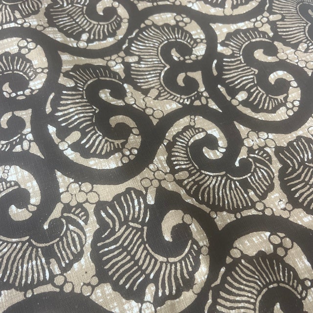 2020s English Designer Jasper Coquina Linen Fabric- 1 3/4 Yards For Sale - Image 5 of 7