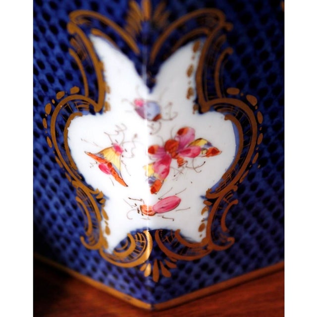 Seven Piece “Chelsea Bird’ Pattern Garniture of Antique English Porcelain For Sale - Image 6 of 16