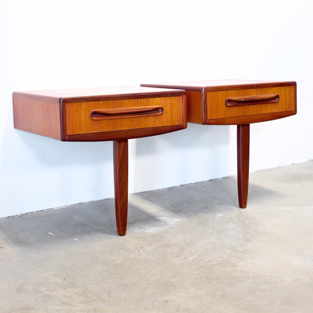 Mid-Century Modern 1960s G-Plan "Fresco" Wall-Mounted Pair of Nightstands, Attributed For Sale - Image 3 of 7