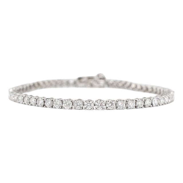 14k White Gold 5.70 CTW Round Brilliant Lab Grown Diamond Tennis Bracelet For Sale