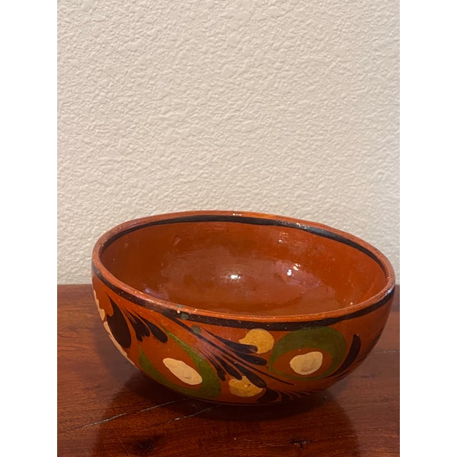 1970s Vintage Mexican Hand Painted Pottery Bowl Made of Red Ware Terracotta Clay. For Sale - Image 5 of 6