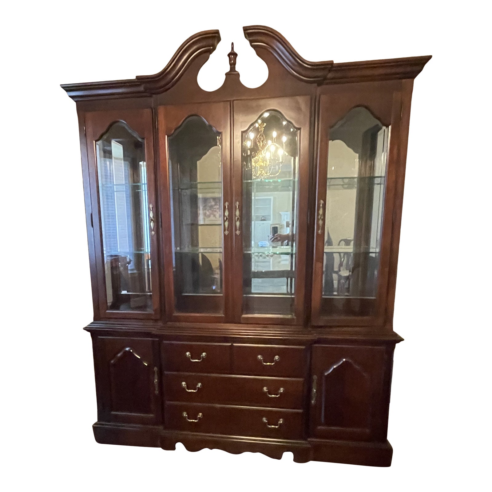 Thomasville Queen Anne China Cabinet | Chairish