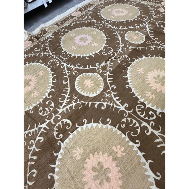 1960s Large Cotton Suzani From Samarkand Uzbekistan, 1930s Suzani Terracotta Wall Hanging Tapestry - Neutral Uzbek Bedspread For Sale - Image 5 of 12
