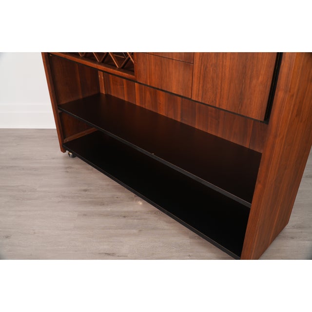 1970s Arthur Umanoff for Dillingham Mid-Century Dry Bar American Walnut For Sale - Image 11 of 17
