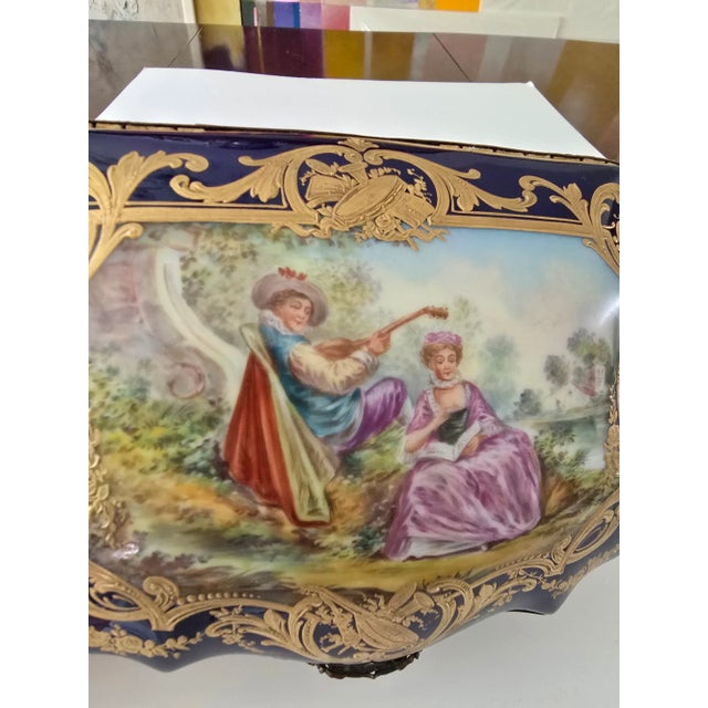 Late 19th Century Antique Sea Shell French Sevres Ridged Jewelry Box Casket For Sale - Image 9 of 12