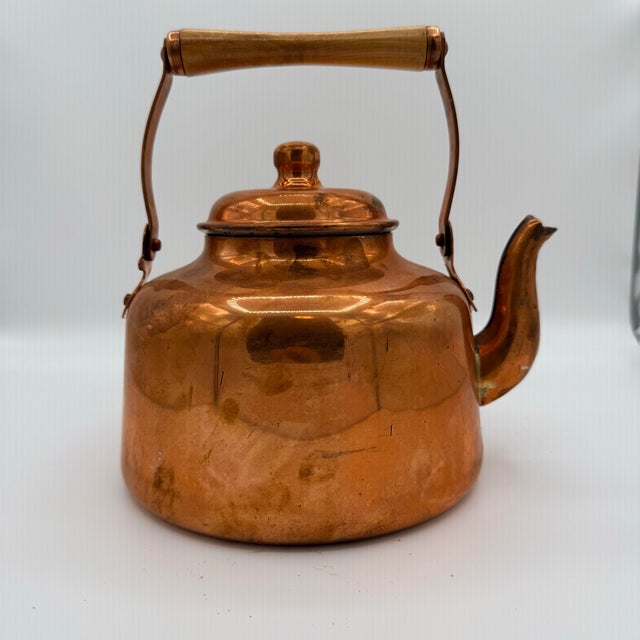 Warm, beautifully aged copper gives this vintage L’Etoile Fantuzzi kettle from Chile the kind of character that only comes...