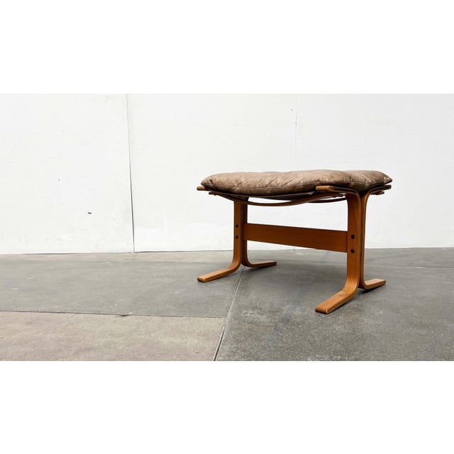 Mid-Century Modern Mid-Century Modern Norwegian Siesta Ottoman in Leather by Ingmar Relling for Westnofa, 1960s For Sale - Image 3 of 18